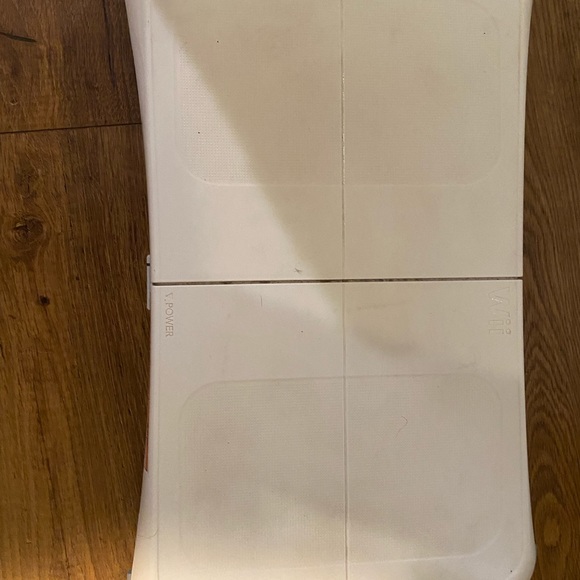 Wii Fit Bundle - Picture 2 of 3